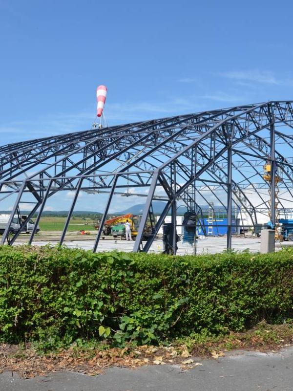 Site health and safety: renovation of a helicopter hangar, Lučko